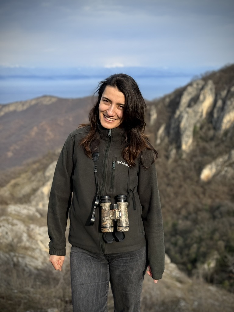 Birdwatching in Eagle Canyon, Dedoplistskaro